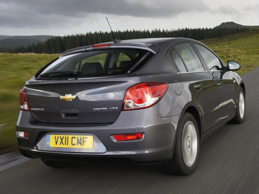  Chevrolet Cruze Hatchback 2011 года  (UK) (фото 24 из 43)